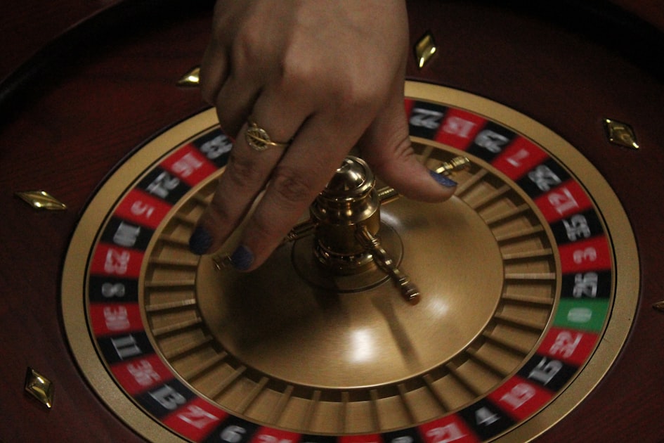 棋牌游戏战术分析:提升竞技水平的关键策略 棋牌游戏战术分析:提升竞技水平的关键策略